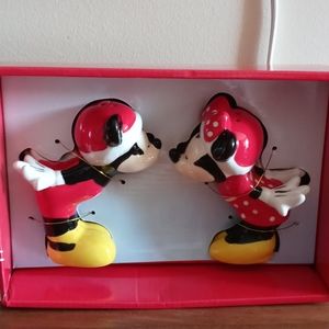 Mickey and Minnie mouse salt and pepper shakers